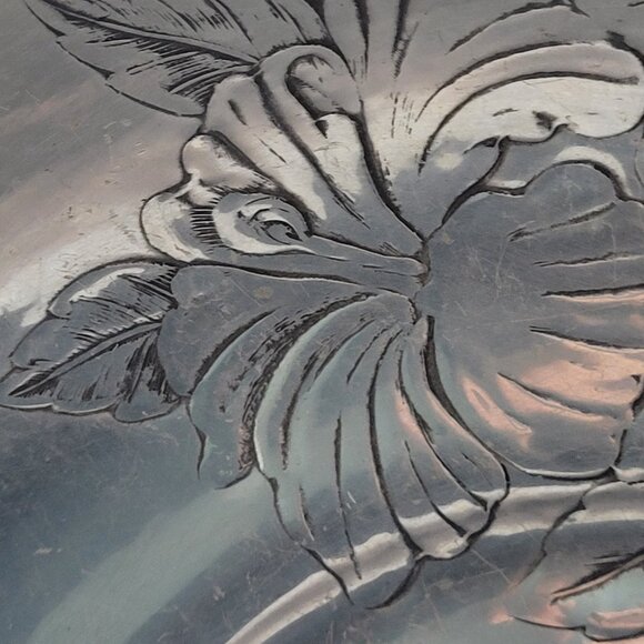 VTG Aluminum bowl with intricate floral design, crimped edging, hammered bottom - Picture 5 of 7